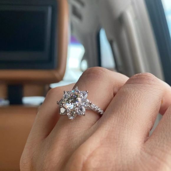 TRADED                               Moissanite Luxury Sun Flower Ring 2.0 Carat - Picture 2 of 9